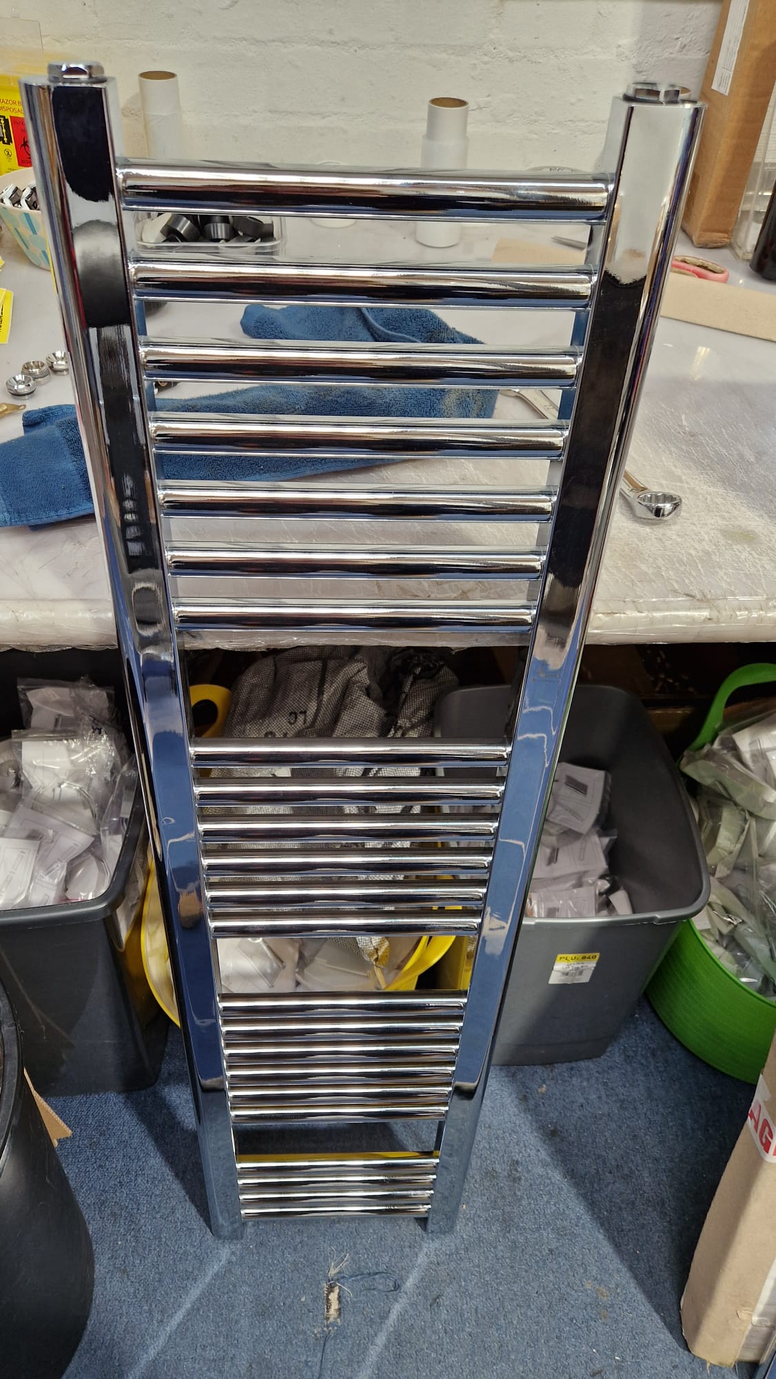  300 mm breit – 1200 mm hoch, flacher, elektrischer Handtuchheizkörper aus Chrom
